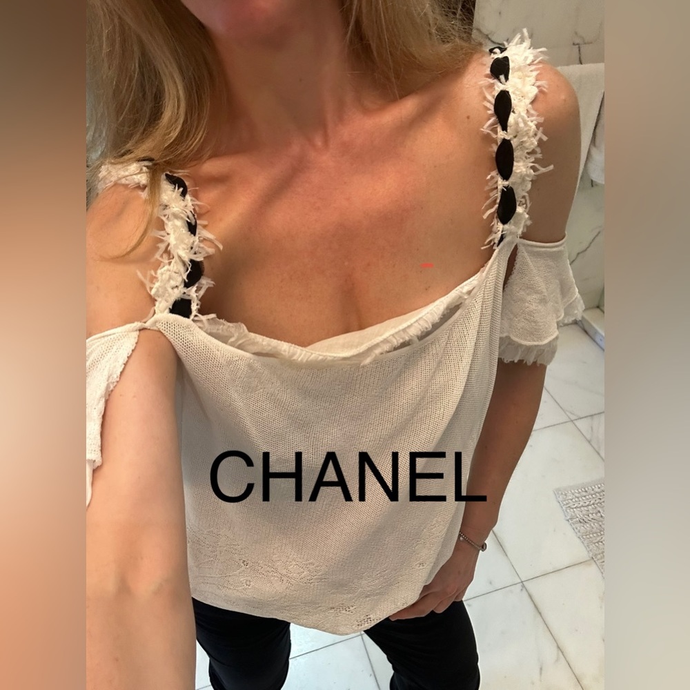 CHANEL stunning top